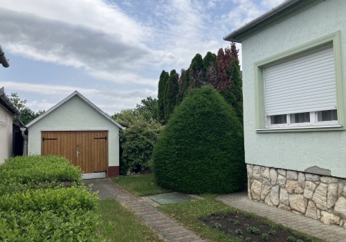 Eladó családi ház Bábolnán, nyugodt környezetben #2