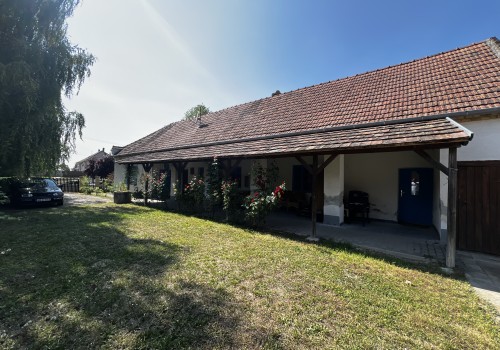 Eladó családi ház Felpécen #2