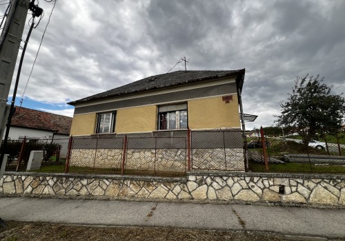 Eladó, felújítandó ház Pannonhalmán #2