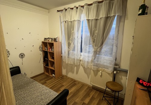 Győr Adyvárosban eladó kis méretű panel lakás #2