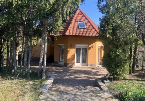 Eladó családi ház Győrújbaráton panorámás,nagy telekkel