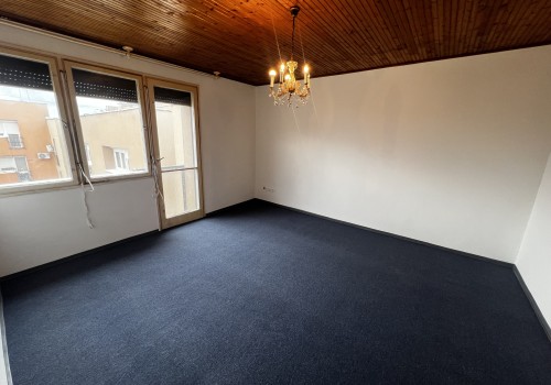 Csornai negyedik emeleti 47m2-es lakás #2