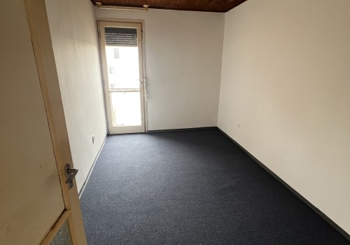 Csornai negyedik emeleti 47m2-es lakás #3