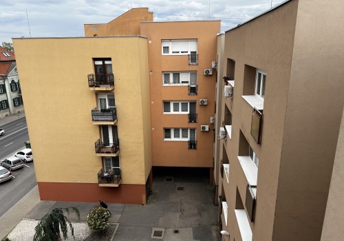 Csornai negyedik emeleti 47m2-es lakás #1