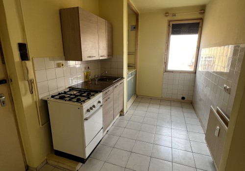Csornai negyedik emeleti 47m2-es lakás #6
