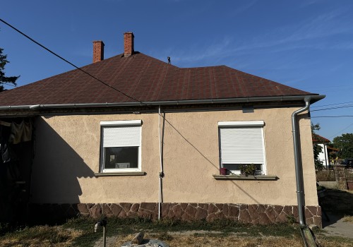 Eladó családi ház Péren #1