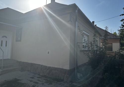 Eladó családi ház Péren #2